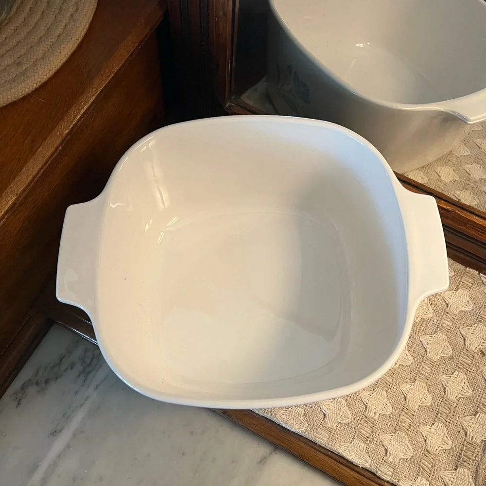 CORNINGWARE *Vintage* 3 Quart Covered Casserole Dish in 